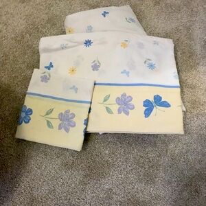 Twin sheets and pillow case